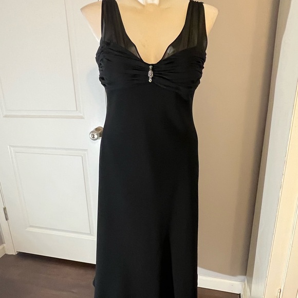 Jones Wear Dresses & Skirts - Sexy black dress! Size 16. JONES WEAR. Vintage vibe!